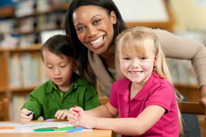 <b>成都保育员上岗证-幼儿园保育员考核细则-保育员</b>